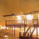 Dua Rumah Panggung Hangus Dilahap Si Jago Merah dan 2 Orang Terluka Ditangani Puskesmas