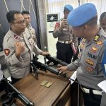 Tegakkan Disiplin Anggota, Senpi Inventaris SPKT Polres Sumbawa Jalani Pemeriksaan Berkala