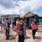 Respon Cepat Layanan 110, Polsek Labuhan Badas Amankan TKP Kebakaran Tiga Rumah