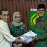 Serah Terima Hasil Riset Motif Tenun Sumbawa, Bupati Sumbawa Harapkan Hasil Riset Dapat Jaga Identitas Budaya Lokal