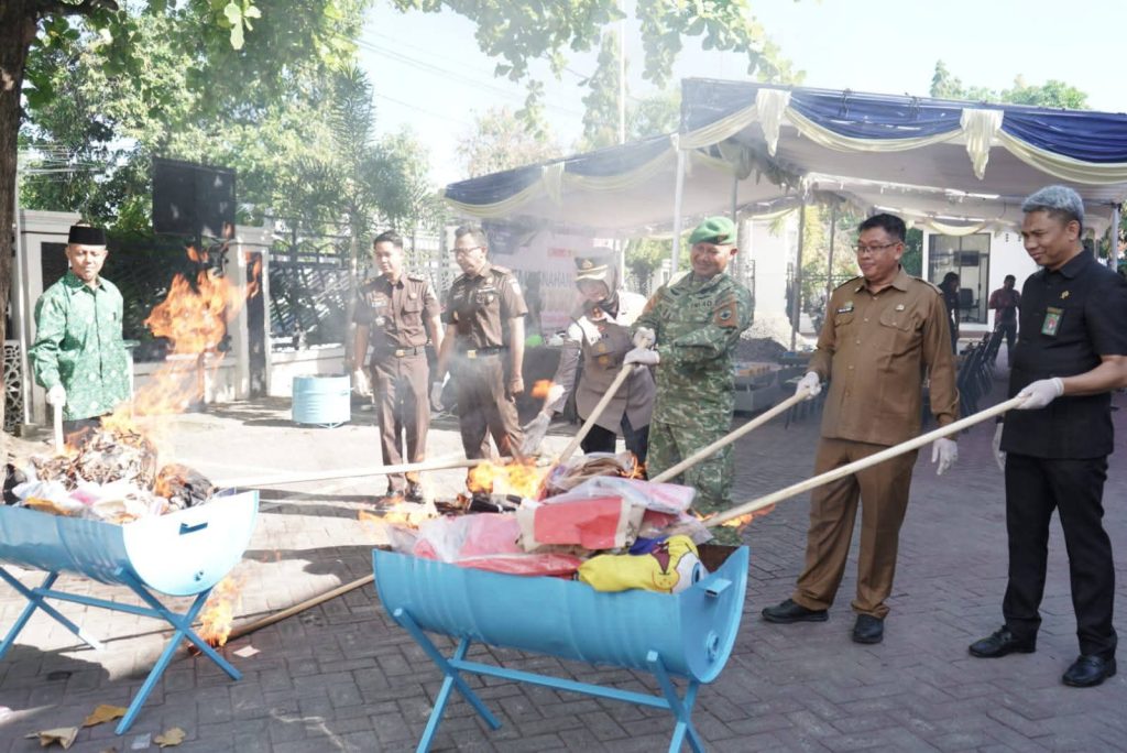 Sekda Sumbawa: Pemusnahan Barang Bukti Adalah Wujud Komitmen Penegakan Hukum