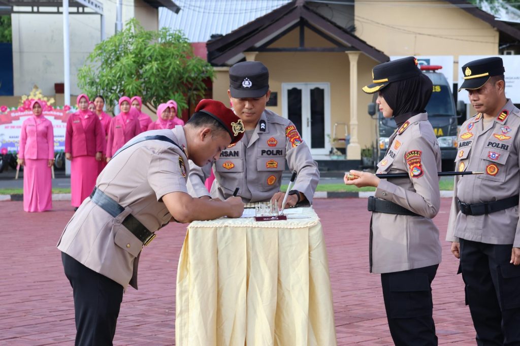 Pimpin Sertijab Dua Kasat dan Kapolsek Lunyuk, Kapolres Sumbawa Tekankan Pentingnya Penyegaran Organisasi