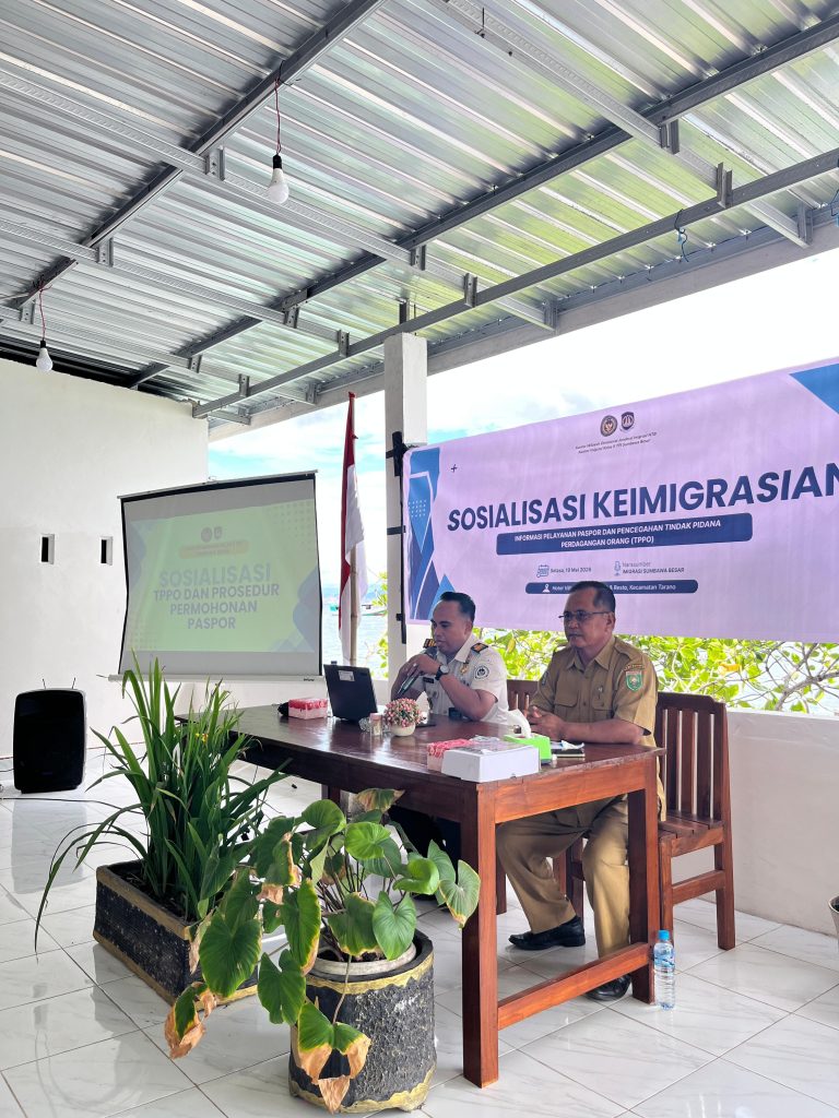 Cegah TPPO, Imigrasi Sumbawa Besar Gelar Sosialisasikan Prosedur Pembuatan Paspor
