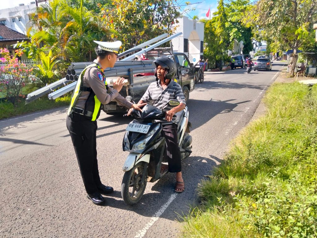 Kurangi Laka Lantas, Satlantas Polres Sumbawa Ajak Pengguna Jalan Taat dan Tertib Lalu Lintas