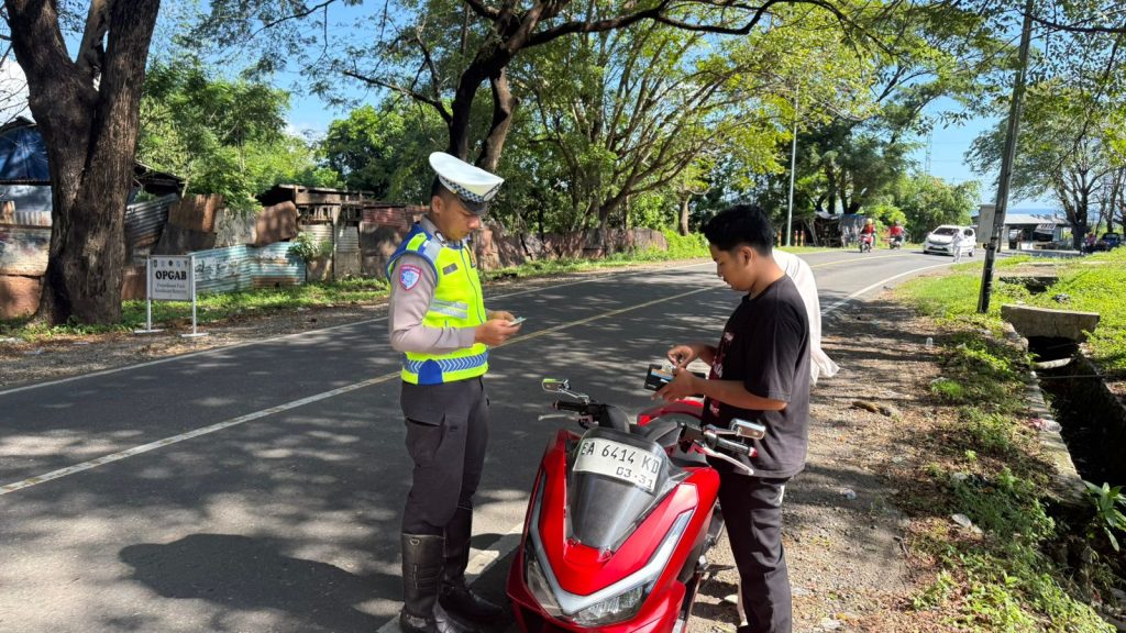 Tingkatkan Kepatuhan Pengguna Jalan, Polres Sumbawa Gelar Operasi Gabungan