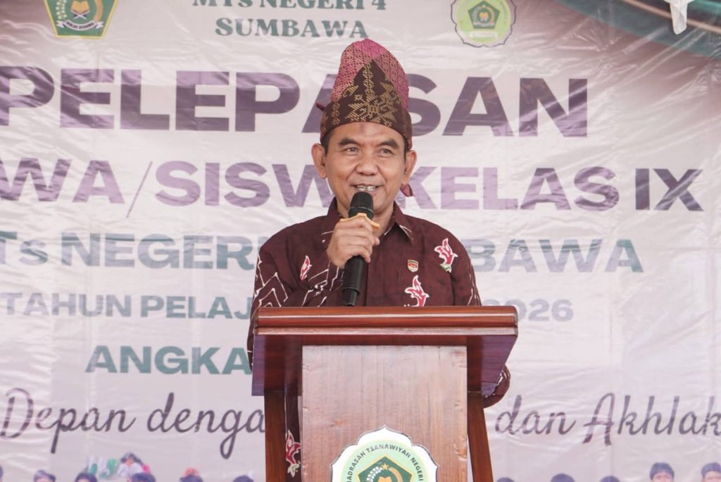 Lepas Siswa MTsN 4 Sumbawa, Wabup Sumbawa Tekankan Pendidikan Tanggung Jawab Bersama