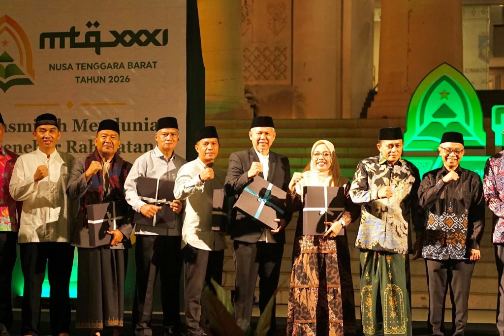 Kontingen Kabupaten Sumbawa Hadiri Malam Ta,aruf MTQ ke 31 Provinsi NTB
