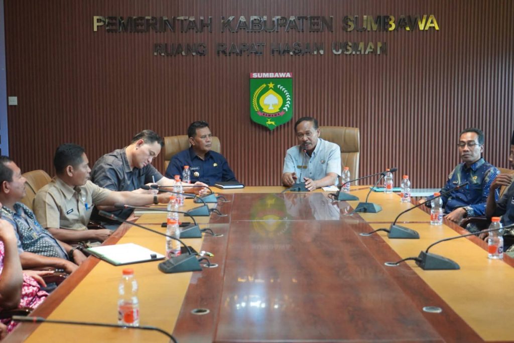 Upayakan Solusi Pengelolaan Lahan Jagung, Bupati Sumbawa Tekankan Penghijauan Jalan dan Masyarakat Tetap Hidup