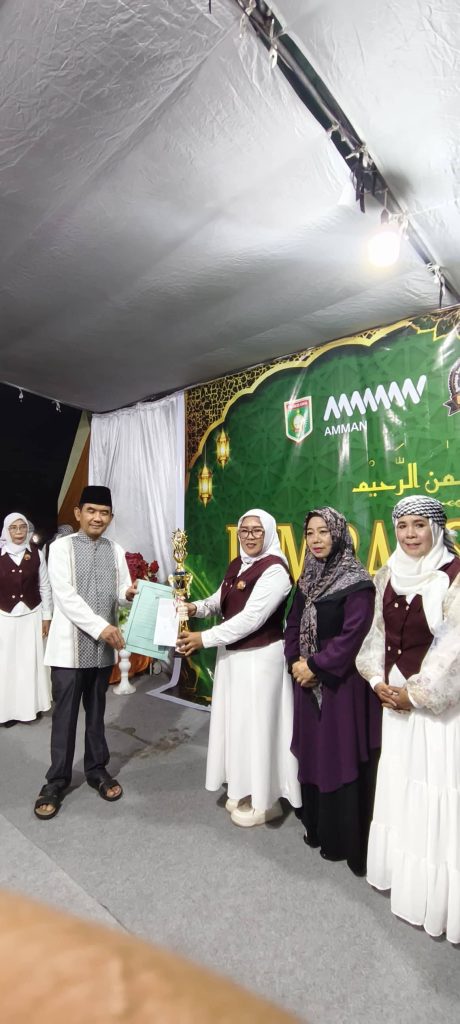 Tutup Lomba Sarakal, Wabup Sumbawa Ajak Bersholawat dan Apresiasi 11 Peserta Terbaik