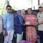 Salurkan Bantuan Bagi Korban Kebakaran, Wakil Bupati Sumbawa Ingatkan Warga Waspada Musim Kemarau