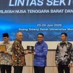 Kepala BSSN Serahkan Surat Tanda Registrasi TTIS Kepada Pemda Kabupaten Sumbawa