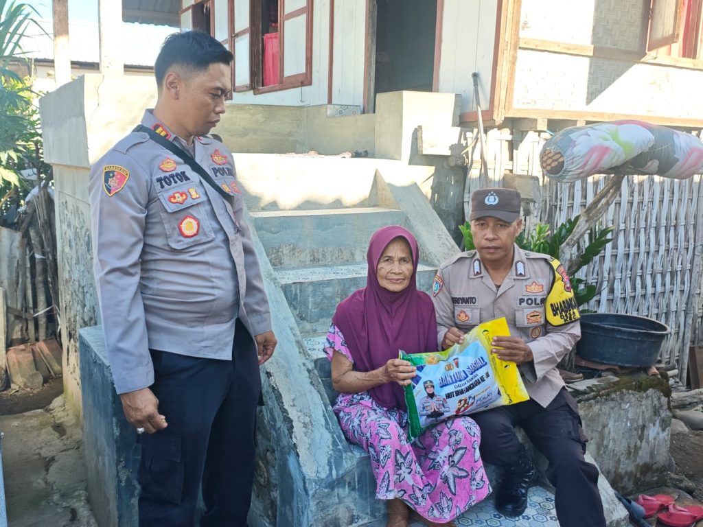 Jelang Hari Bhayangkara Ke-80, Polsek Buer Salurkan Bantuan Sembako untuk Warga Kurang Mampu dan Lansia