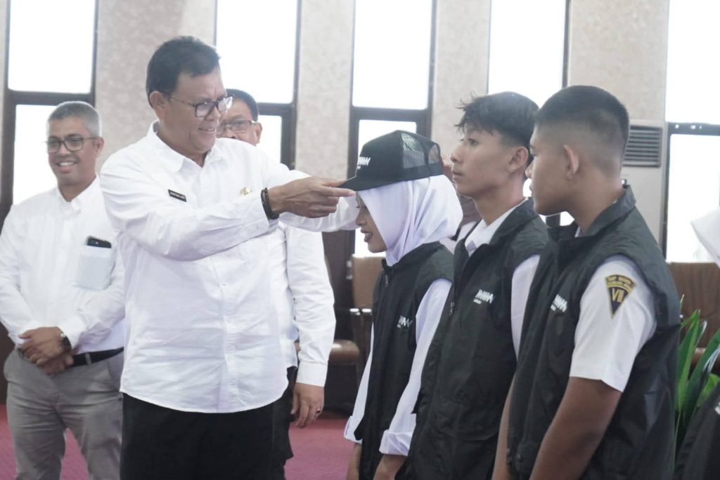 Lepas 27 Penerima Beasiswa PT AMMAN, Bupati Sumbawa Tegaskan Hal itu, Investasi SDM Sumbawa