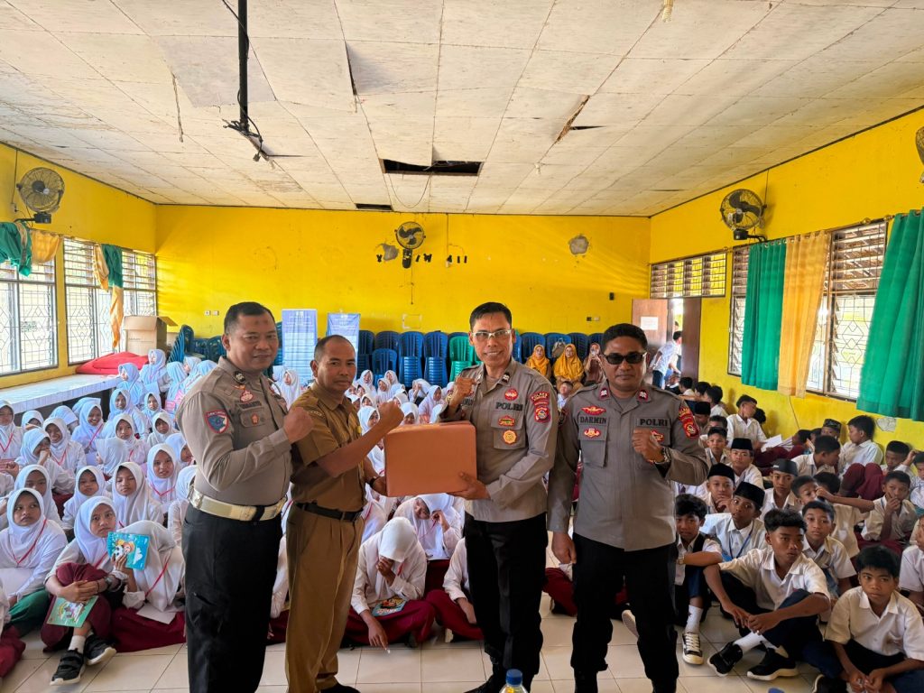 Edukasi Bahaya Narkoba dan Kenakalan Remaja, Sat Binmas Polres Sumbawa Sambangi SMP Negeri 1 Lape
