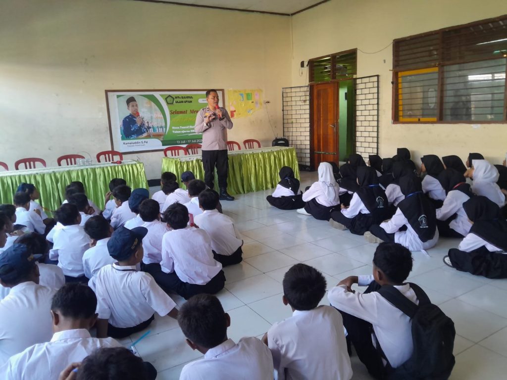 Bekali Siswa Baru, Polsek Utan Edukasi Bahaya Narkoba dan Kenakalan Remaja