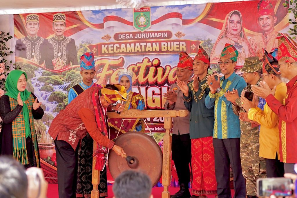 Buka Festival Ai Mangkung 2026, Bupati Sumbawa Tegaskan Pentingnya Pelestarian Budaya dan Alam