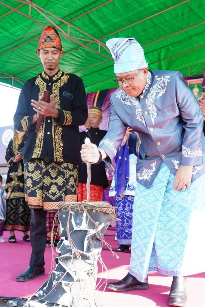 Buka Festival Samba XV, Sekda Sumbawa Tekankan Jaga Budaya dan Kuatkan Jati Diri
