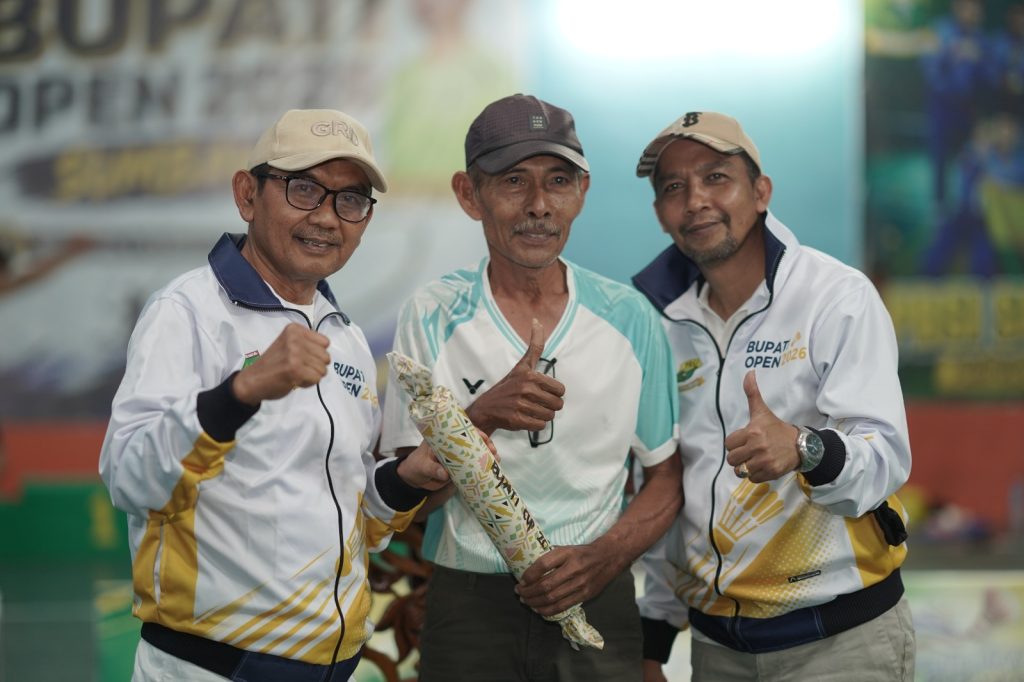Tutup Bupati Open 2026, Wabup Sumbawa Minta PBSI Sumbawa Bina Atlet Sejak Dini