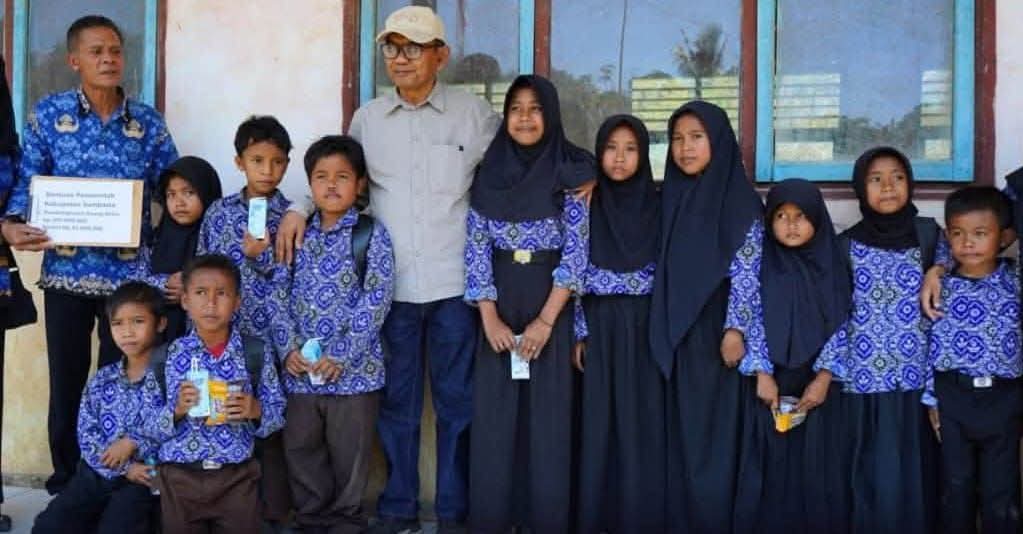 Tinjau SDN Karya Baru Desa Mungkin, Wabup Sumbawa Tegaskan Pemerataan Sarana Pendidikan Harus Dilakukan