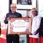 Hadiri Malam Anugerah PMI Sumbawa, Bupati Sumbawa Dorong Donor Rutin Perkuat Gerakan Kemanusiaan