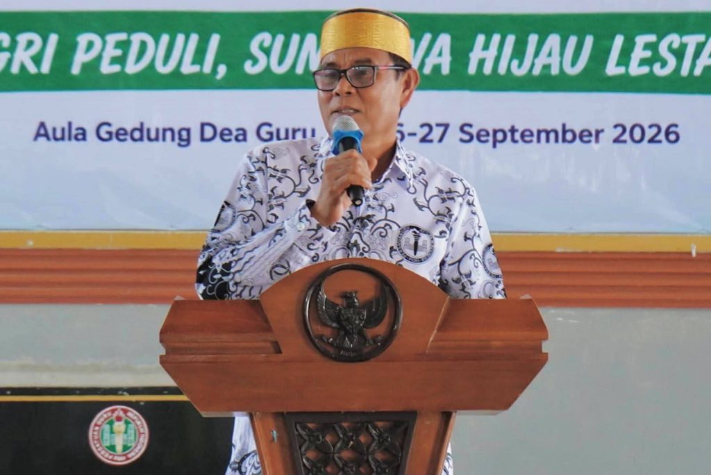 Hadiri Konferensi Kerja II PGRI, Bupati Sumbawa Tekankan Peran Guru dan Program Sumbawa Hijau Lestari