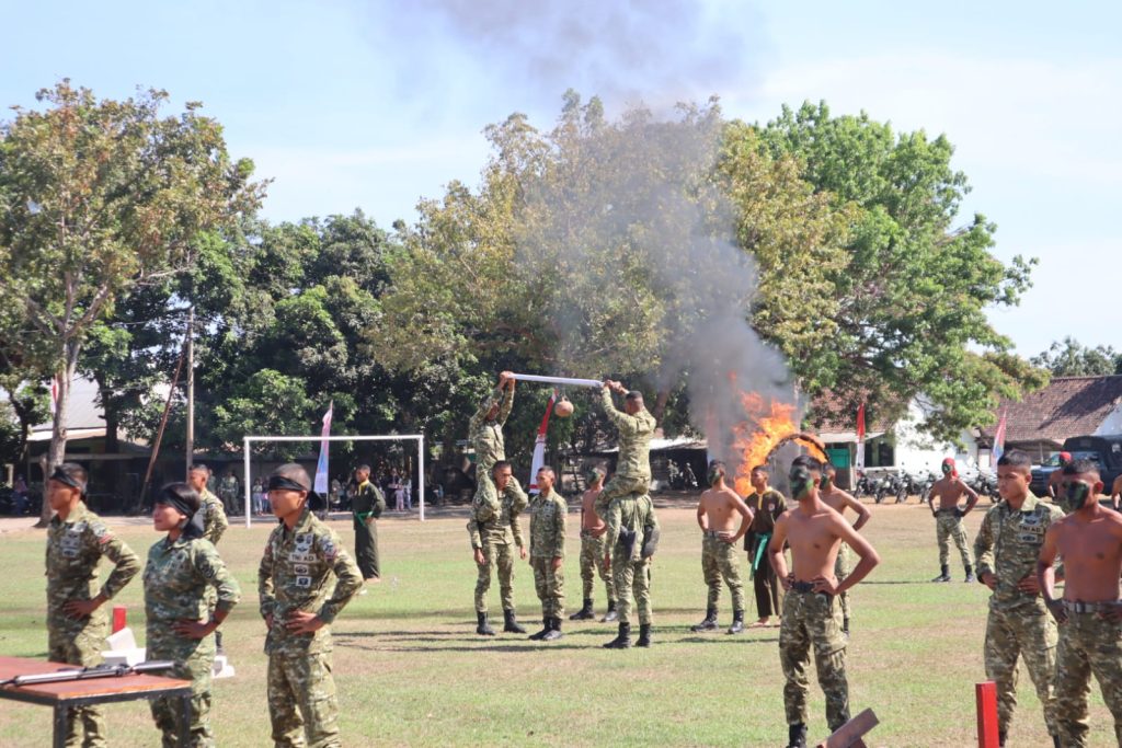 Dari Pencak Silat Militer hingga PJD, Prajurit TNI Unjuk Kemampuan di HUT ke-81 di Makodim 1607/Sumbawa