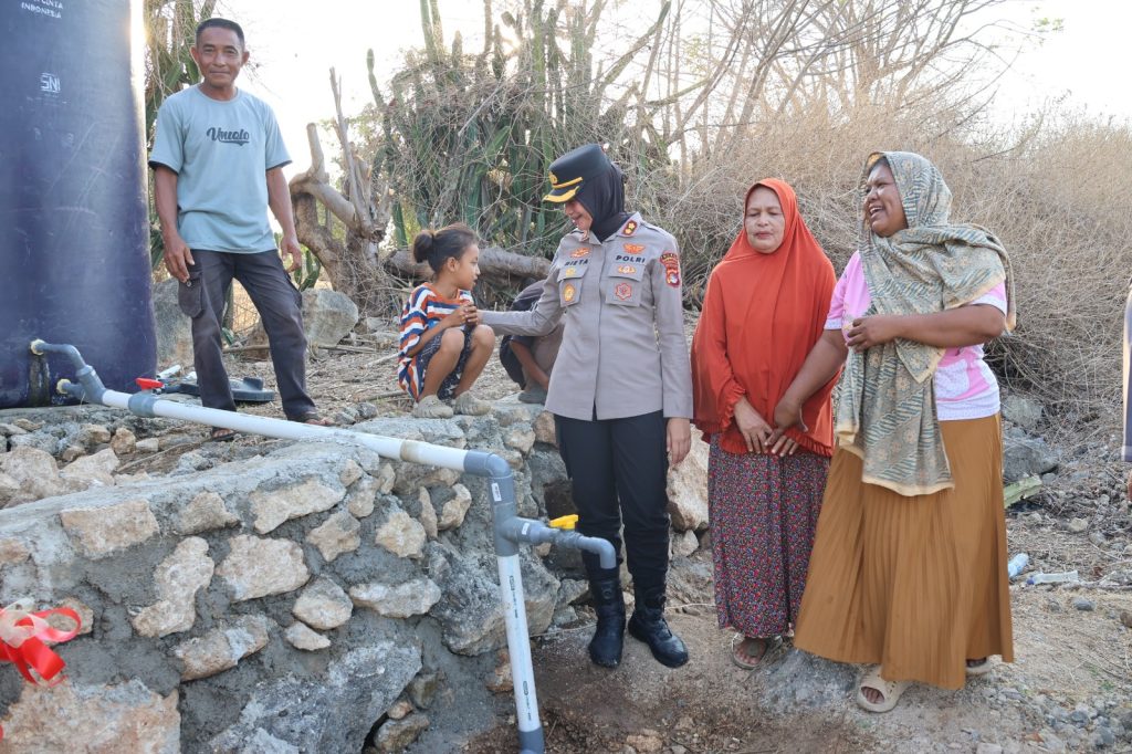 Wujud Nyata Kepedulian Polri, Kapolres Sumbawa Serahkan Bantuan Sumur Bor untuk Masyarakat Dusun Omo