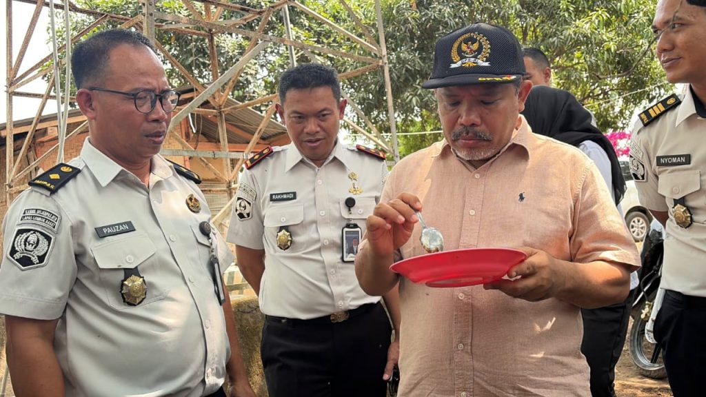 Manisnya Madu Trigona Warnai Kunjungan Reses H. Johan Rosihan di Lapas Sumbawa